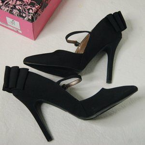 Qupids Black Stiletto Heels, size 8 New in Box